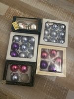 Verschiedene Weihnachtsbaum Dekorationen