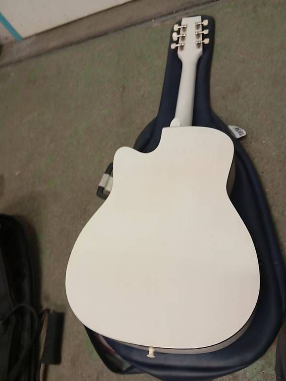 Musikinstrumente: accoustic guitar weiss – Gebraucht aus Basel von Petergunn 2