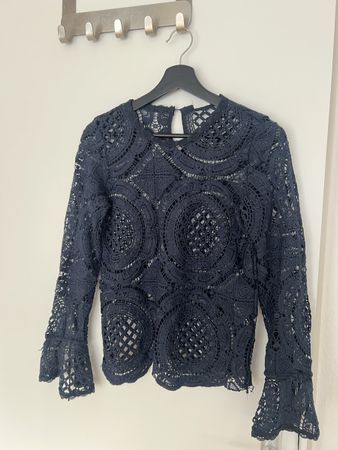 Vila Bluse, Grösse S, dunkelblau, Spitze – Top Zustand!