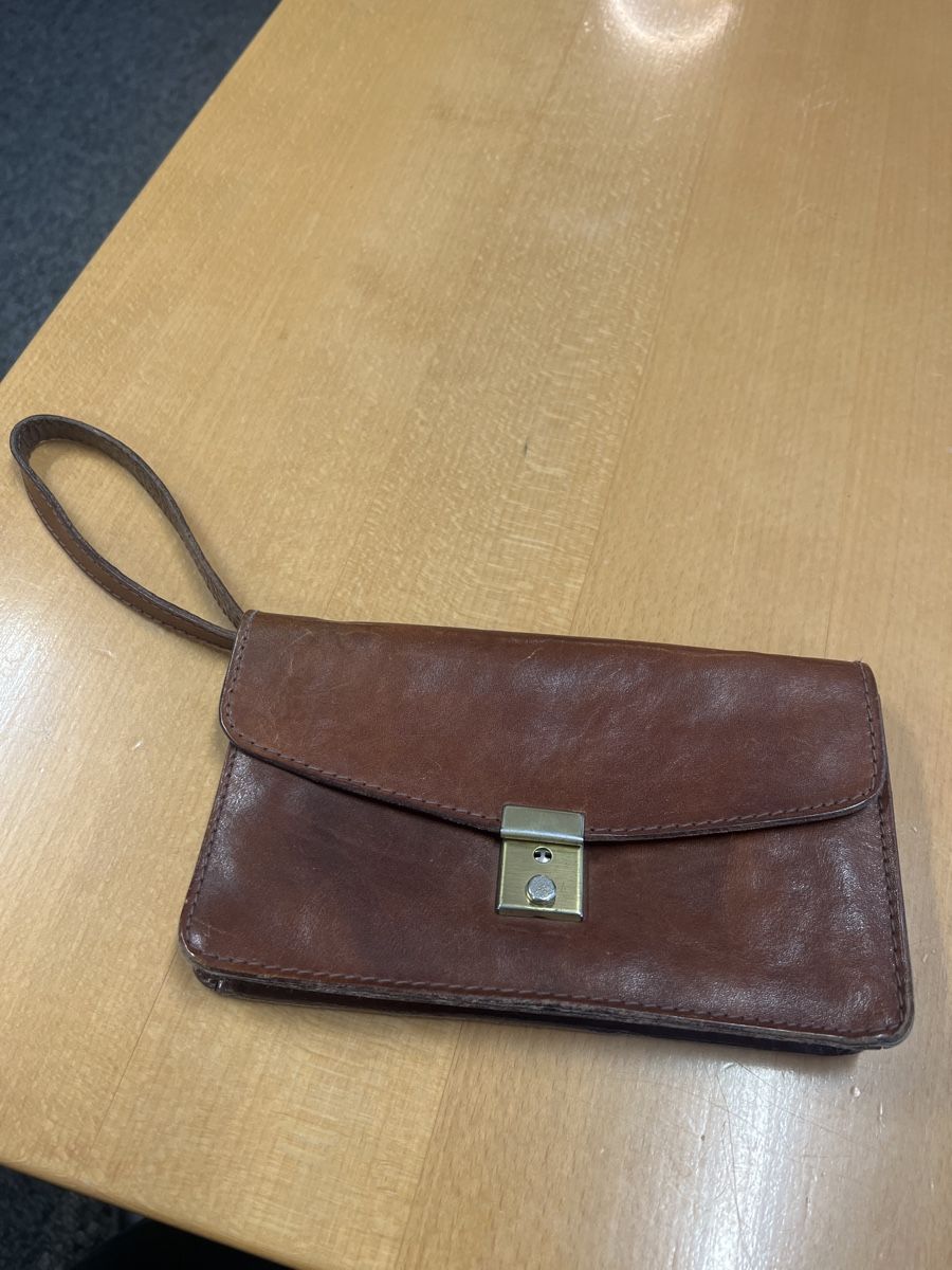 Taschen: Elegante braune Lederhandtasche – Gebraucht aus Rorschach von TrendyDeals