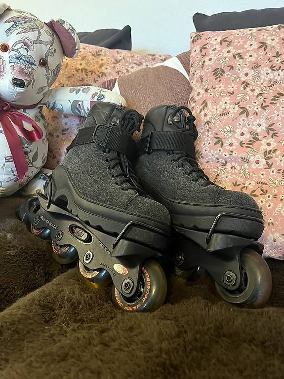 Pattini in linea & Pattini a rotelle: Paire de rollerblade 2-en-1, taille 36.5 – Usato da Versoix venduto da L_armoire_d_isa