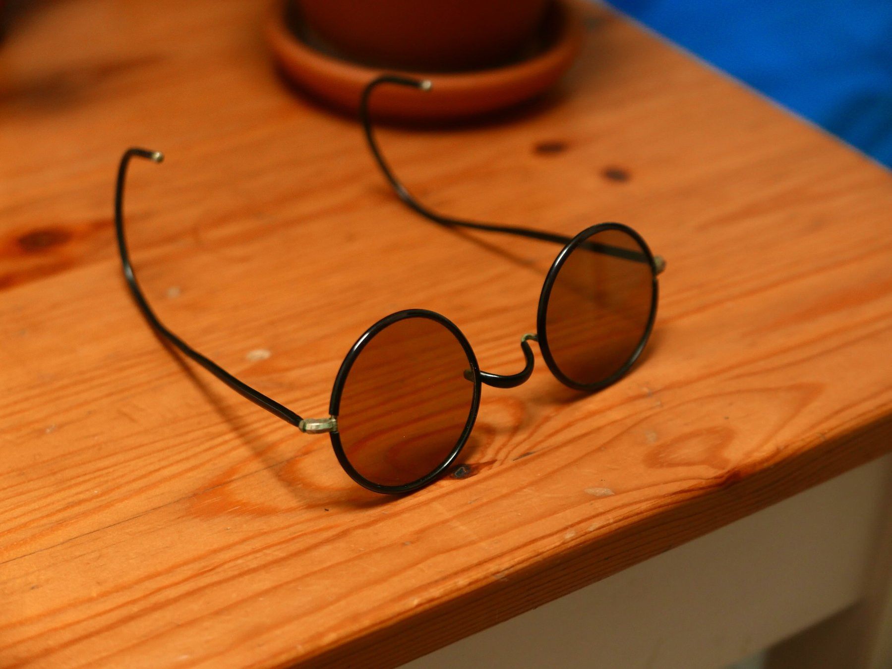 Brillen & Gläser: Antike Sonnenbrille rund – Gebraucht aus Bern von Grimmitri
