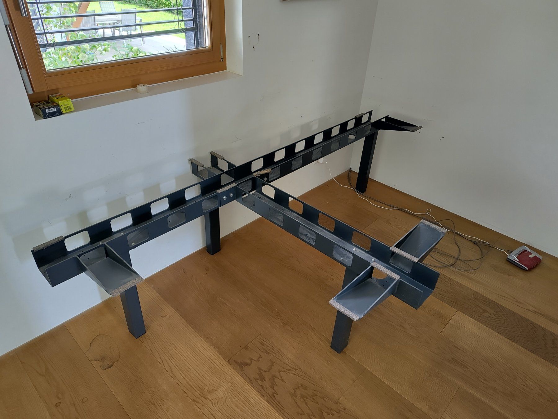 Tavoli: Massgefertigten Designer-Büro-/Labortisch – Usato da Balgach venduto da feuerundflamme 7
