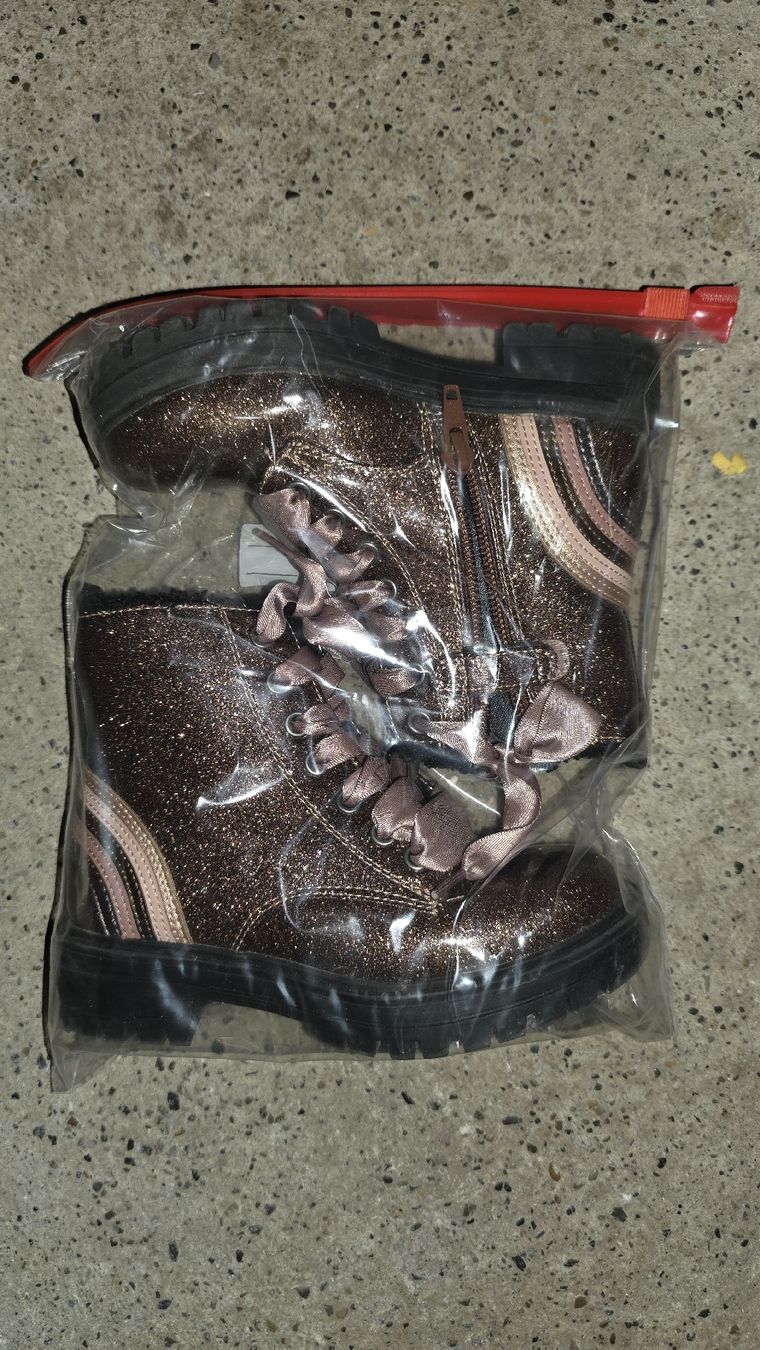 Schuhe für Mädchen: NEXT Glitzernde Kinder-Stiefel – Gebraucht aus Bürglen TG von ici_5dcg
