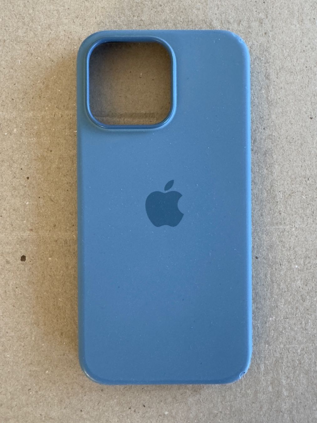 Apple Covers & Schutzfolien: Coque Apple iPhone 15 Pro Max – Gebraucht aus Yverdon-les-Bains von ele_z7jf