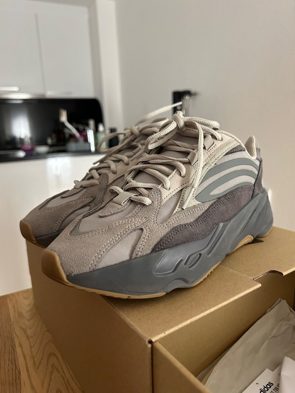 Adidas Scarpe da uomo: adidas Yeezy Boost 700 V2 Tephra – Nuovo (secondo la descrizione) da Neftenbach venduto da Vespa796