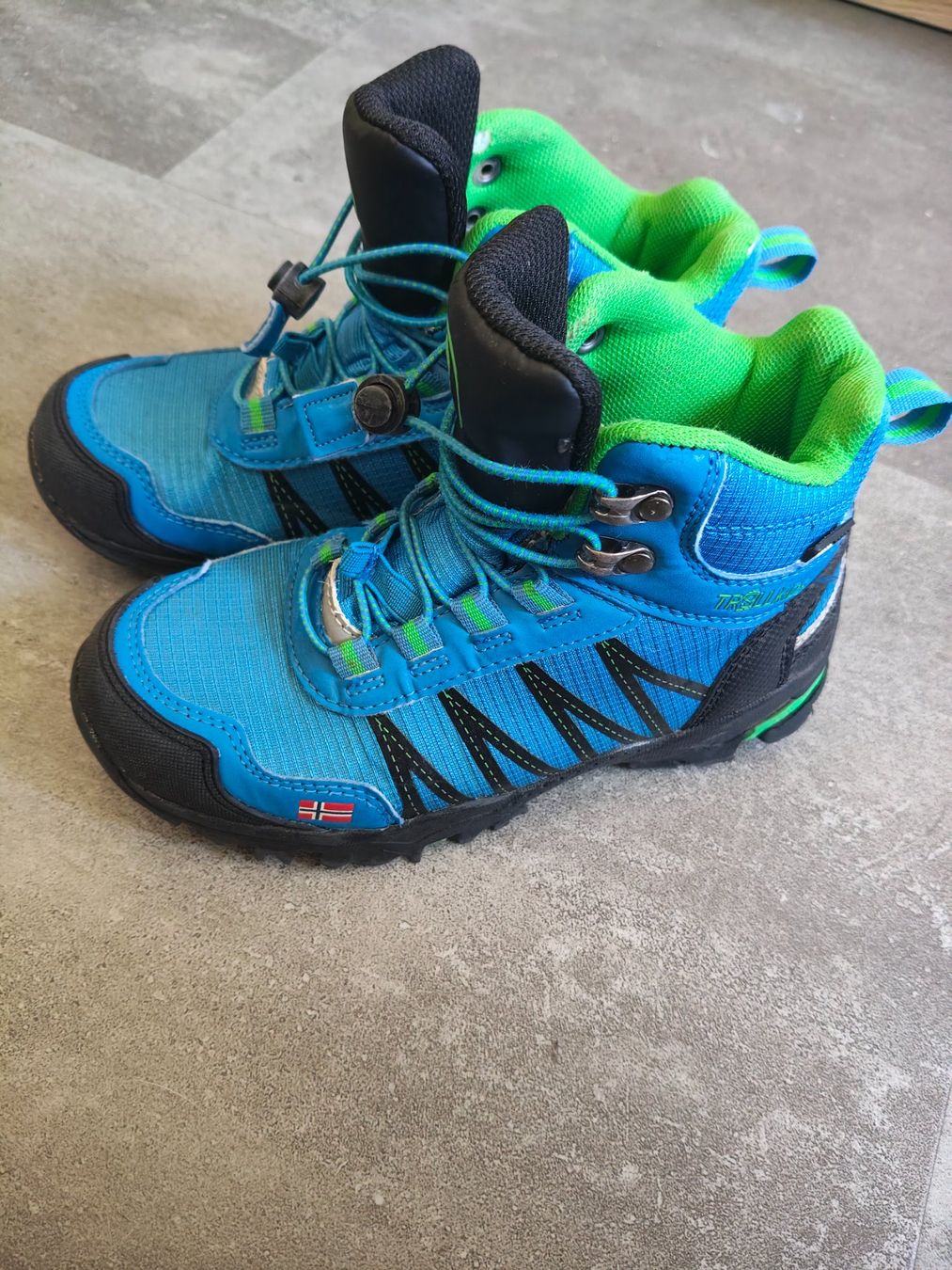 Scarpe per ragazzi: Wanderschuhe 32 – Usato da Sax venduto da Adrii1991