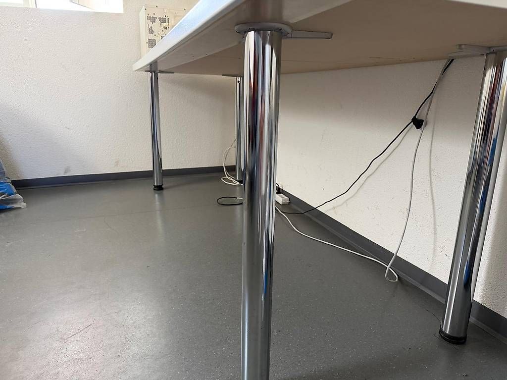 Scrivanie: Bürotisch zu verschenken – Usato da Sursee venduto da man_t6lz 2