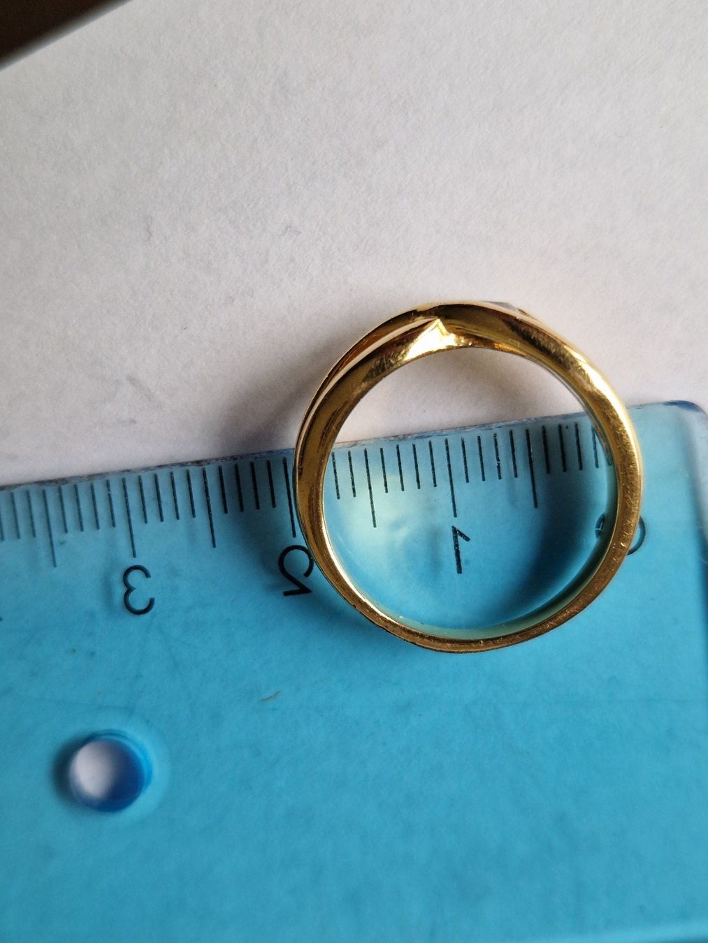 Anelli: goldfarbener Ring mit hübschem Stein – Nuovo (secondo la descrizione) da Aefligen venduto da Akoni 1
