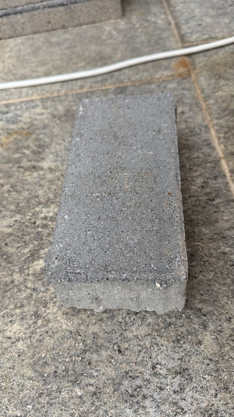 Pierres & tuiles: 19. Betonpflastersteine grau, rechteckig – D'occasion à Fislisbach par Vitodata6343 1