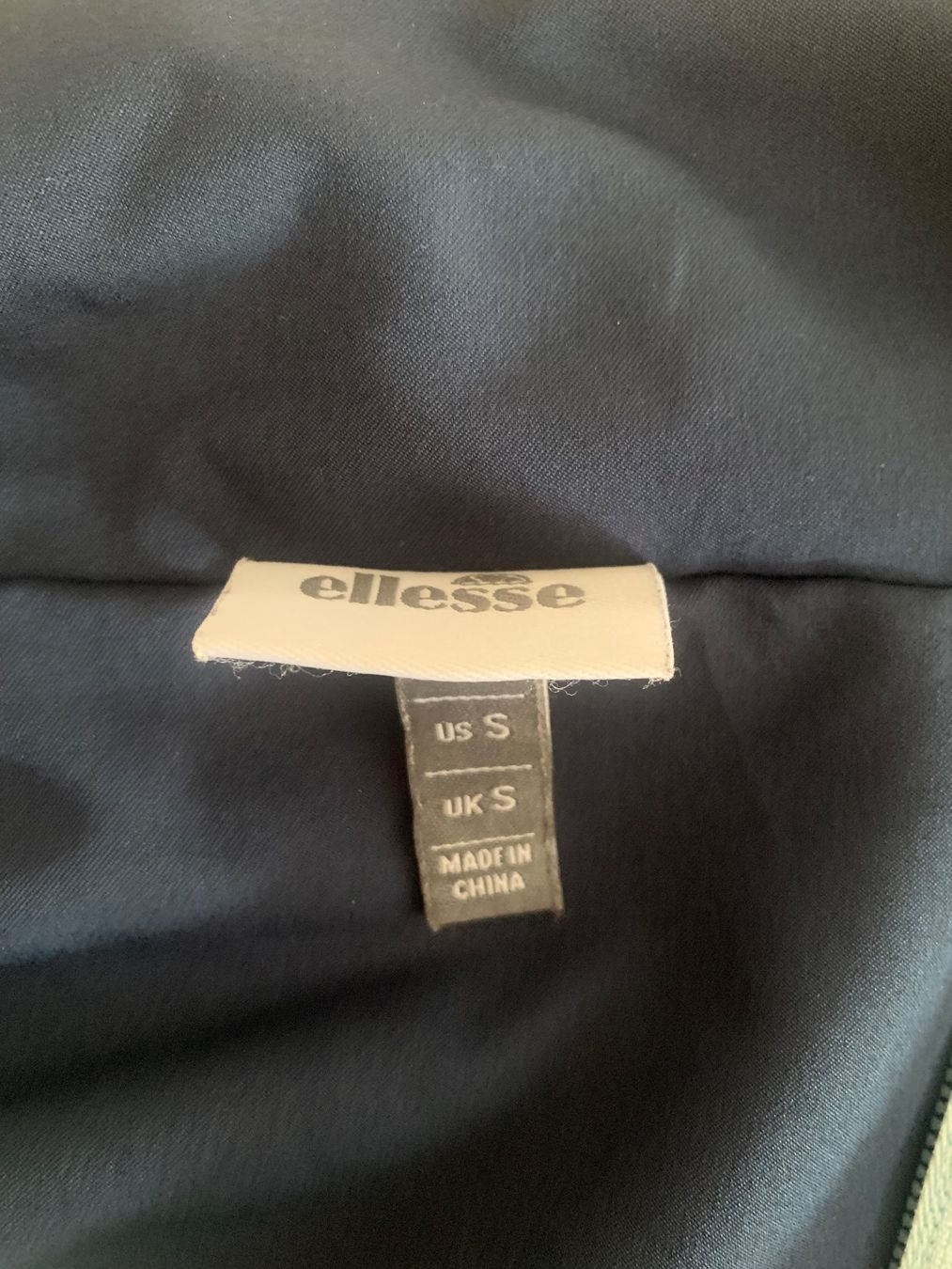 Ellesse Giacche: Ellesse Sport- oder Windjacke, hellblau-marineblau, Gr. S – Usato da Rosshäusern venduto da MiJoDoOl 3