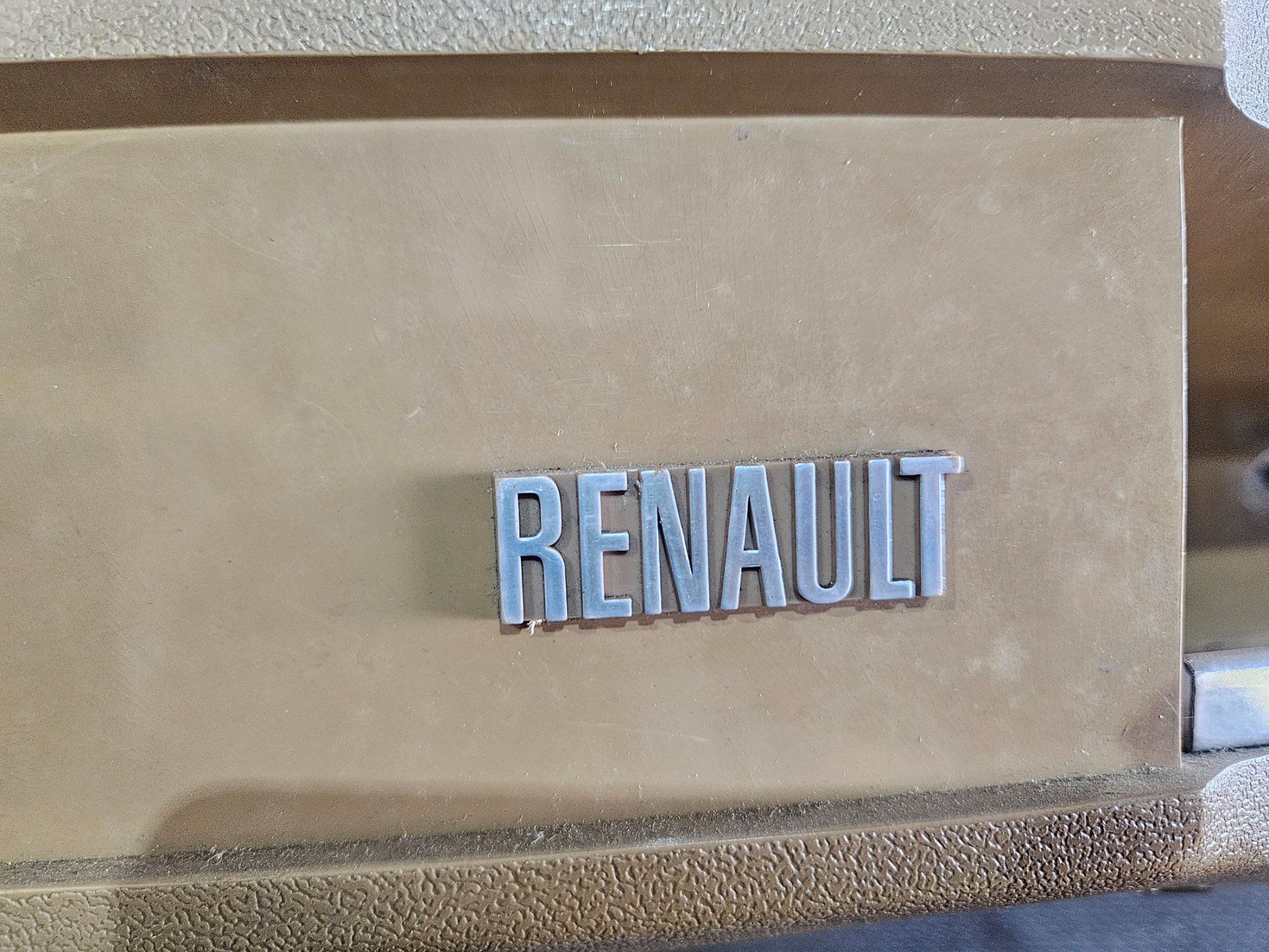 Renault Alle Autoersatzteile: Renault r4 Armaturenbrett 1972 – Gebraucht aus Glattfelden von per_n6r5 2