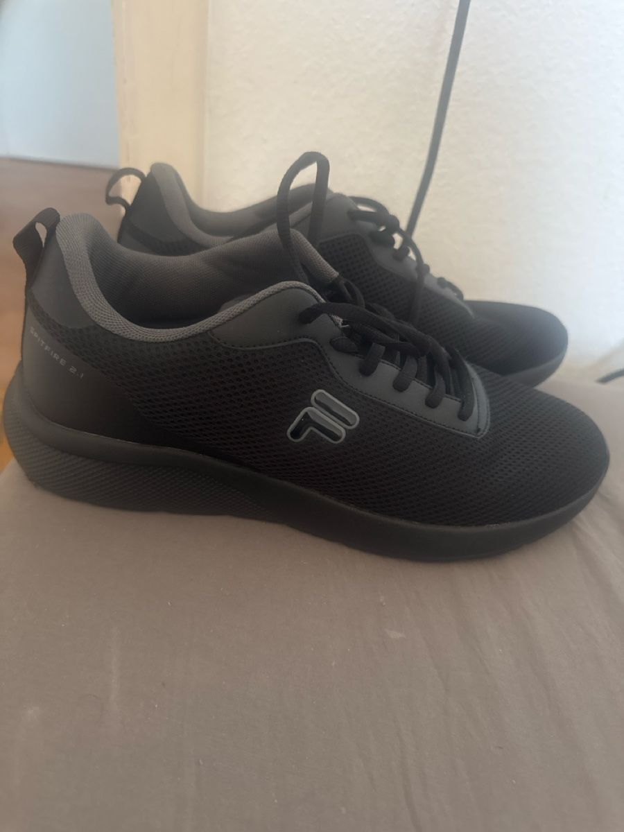Scarpe da uomo: Fila Spitfire Black Phantom Gr.43 - Top Zustand! – Nuovo (secondo la descrizione) da St. Gallen venduto da jas_v5cf 1