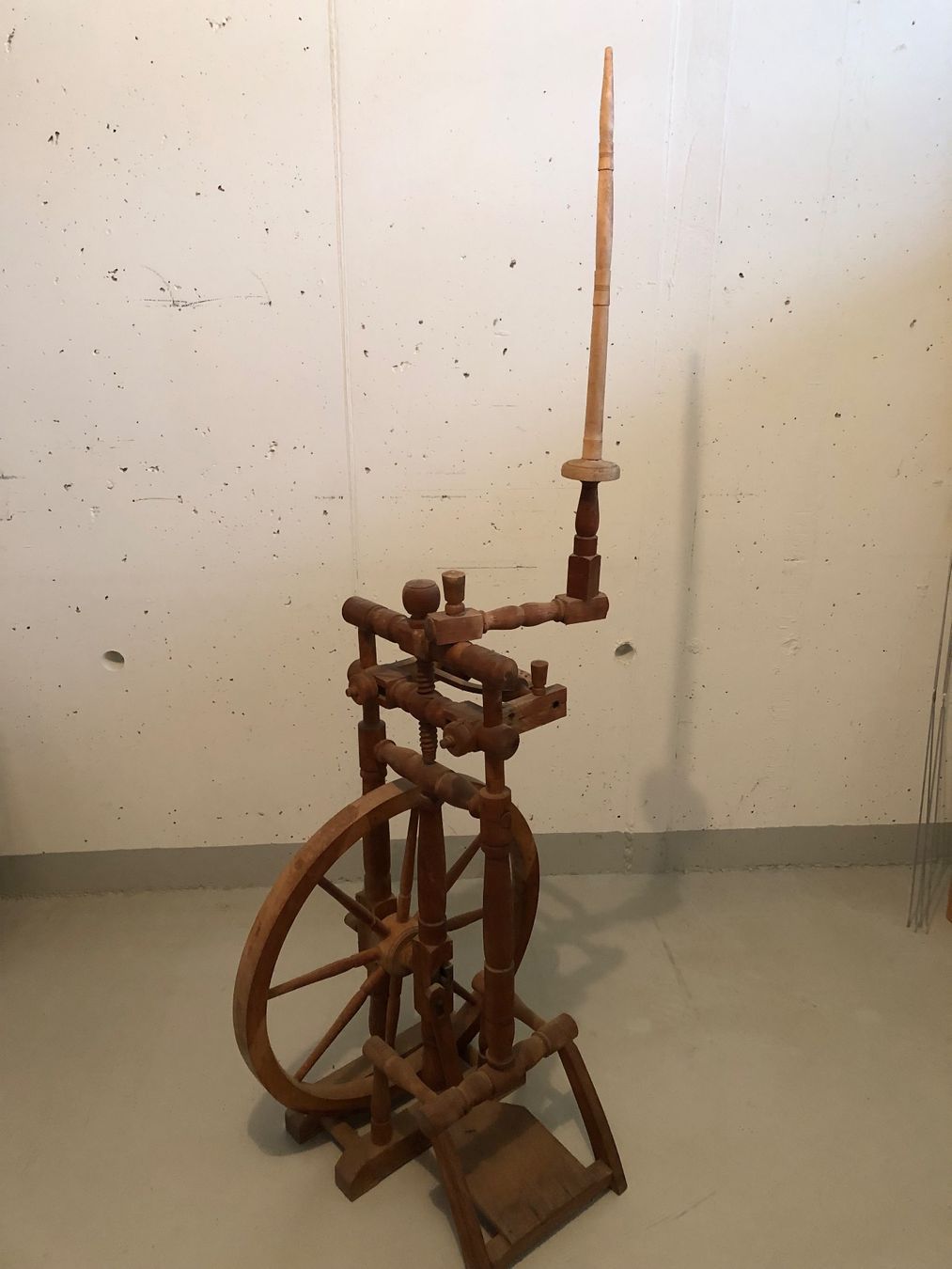 Ruote per filare: Spinnrad antik – Usato da Fehraltorf venduto da moopli 3
