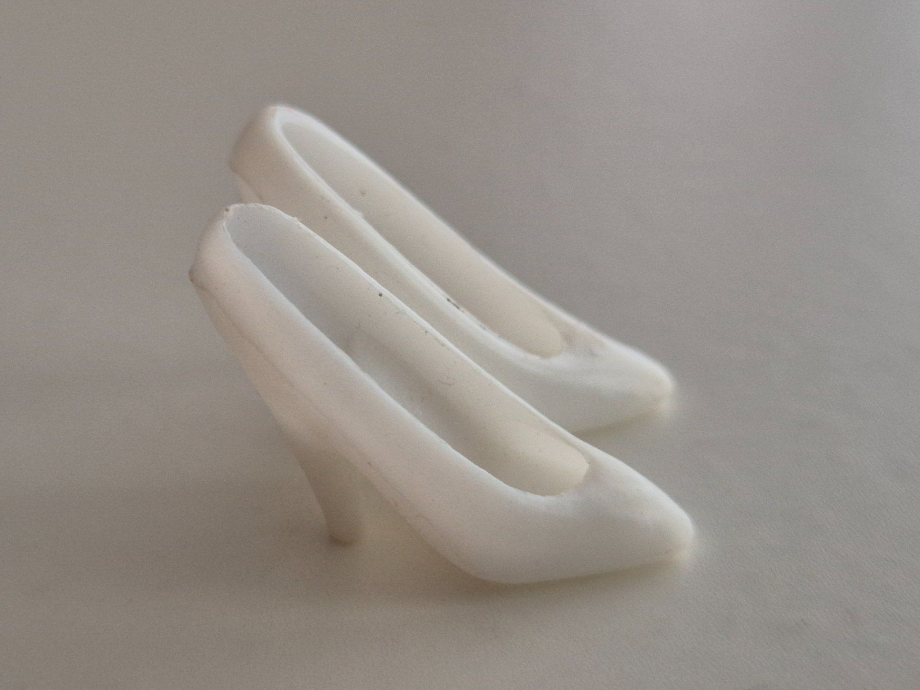 Bambole: Barbie weisse High Heels – Usato da Zürich venduto da pau_y8mv