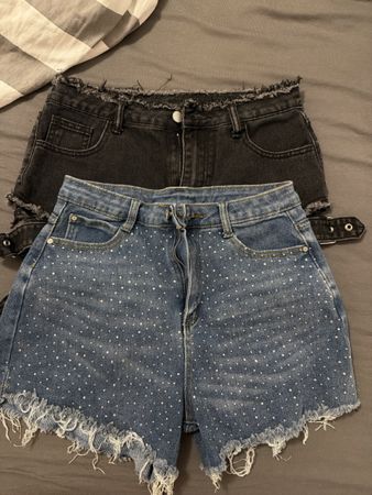 Set due paia di pantaloncini jeans in denim buone condizioni