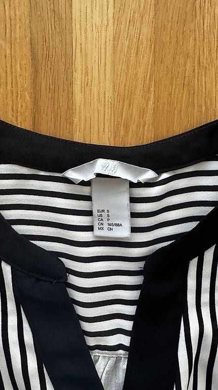 Blusen: Gestreifte Bluse schwarz-weiss Gr. 36 – Gebraucht aus Basel von R__Mueller 4