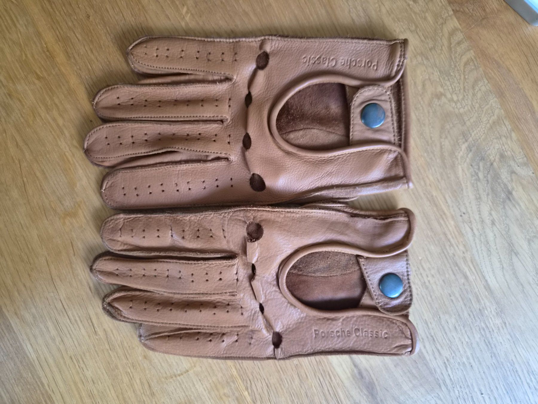 Porsche Schilder: Porsche Handschuhe mit Blechschschtel – Gebraucht aus Zuzwil SG von Phwsg 3