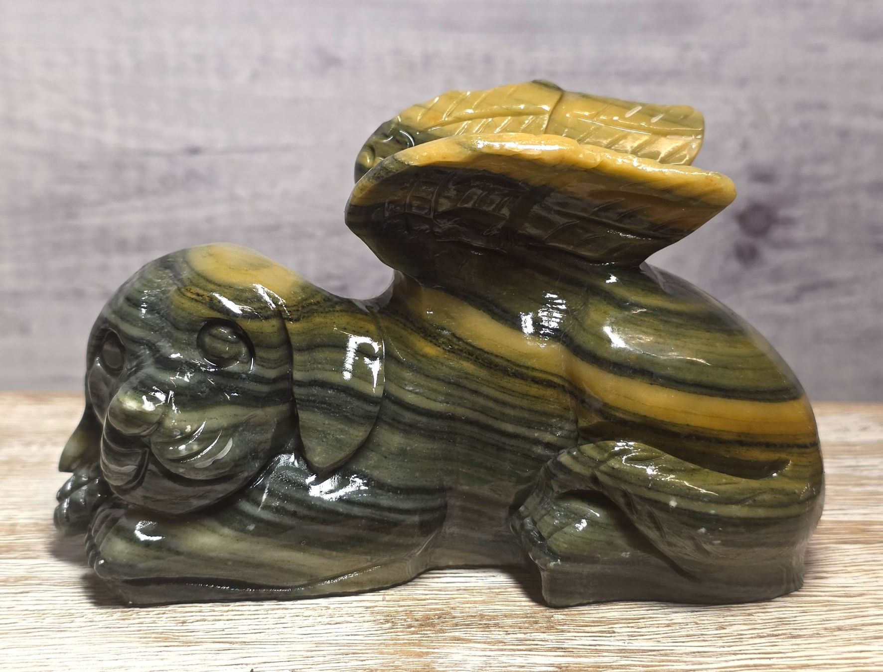 Minerali & Pietre curative: Schlafender Hunde Engel aus Jade 600g – Nuovo e nell'imballaggio originale da Matzingen venduto da Shay_Crystalz