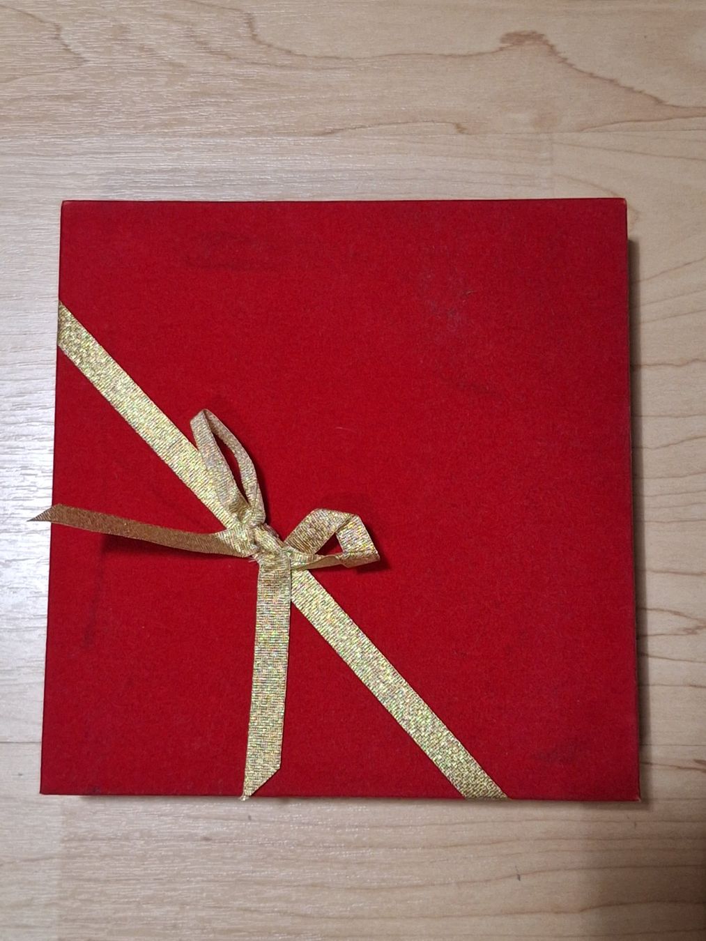 Ketten: Perlenkette 60cm lang in roter Geschenkbox – Gebraucht aus Starrkirch-Wil von LucyDog 2