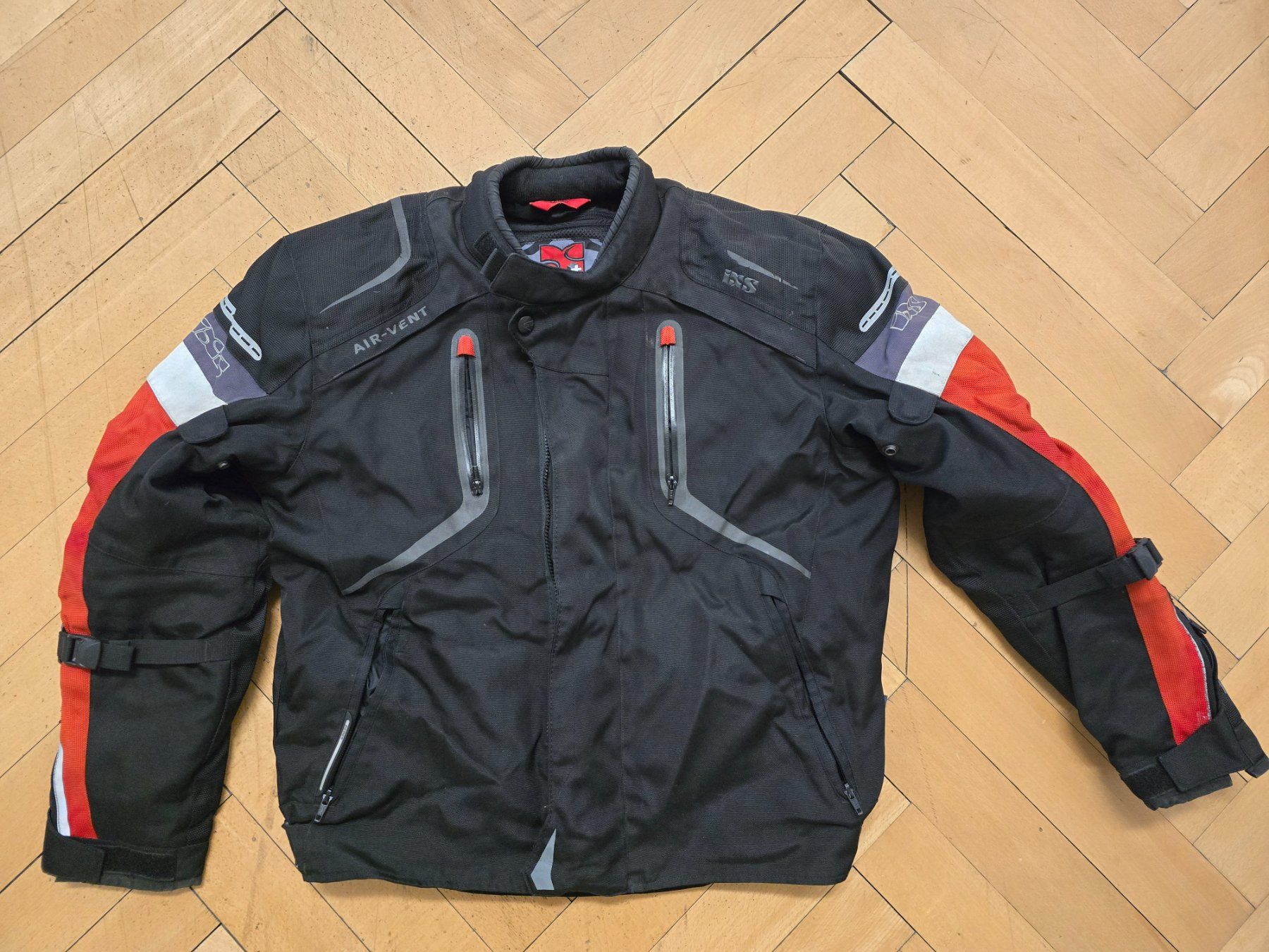 IXS Lotti di vestiti: Ixs Töffkleider Grösse 2 XL – Usato da Schönenwerd venduto da Chez_Mimi 1