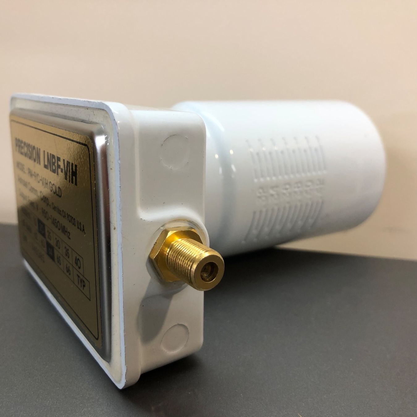 Satellitenschüssel: LNB Astrotel PM-9/C-V/H Gold – Gebraucht aus Neerach von Arbimus 2