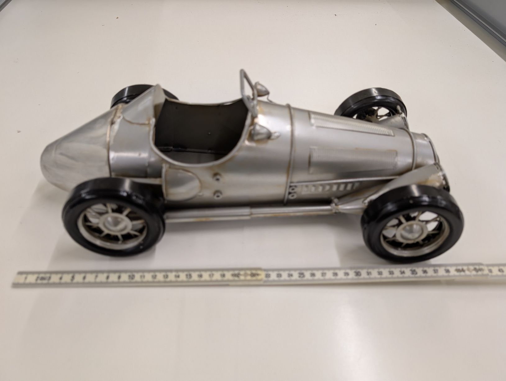 Modellini d'auto: Oldtimer, Blechauto als Flaschenhalter – Usato da Obfelden venduto da Mandifera 4