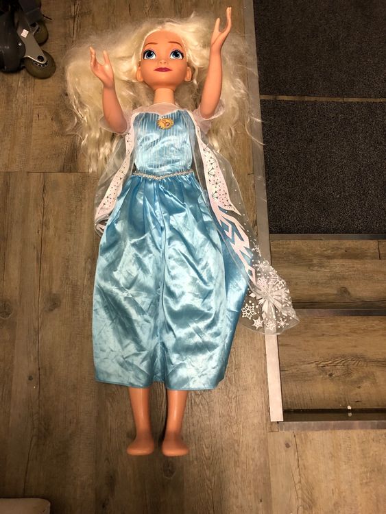 Wunderschne Elsa Puppe Gross Bild