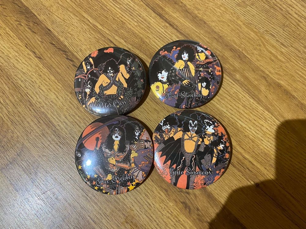 Kiss Ansteck Buttons 4Stk | Kaufen auf Ricardo