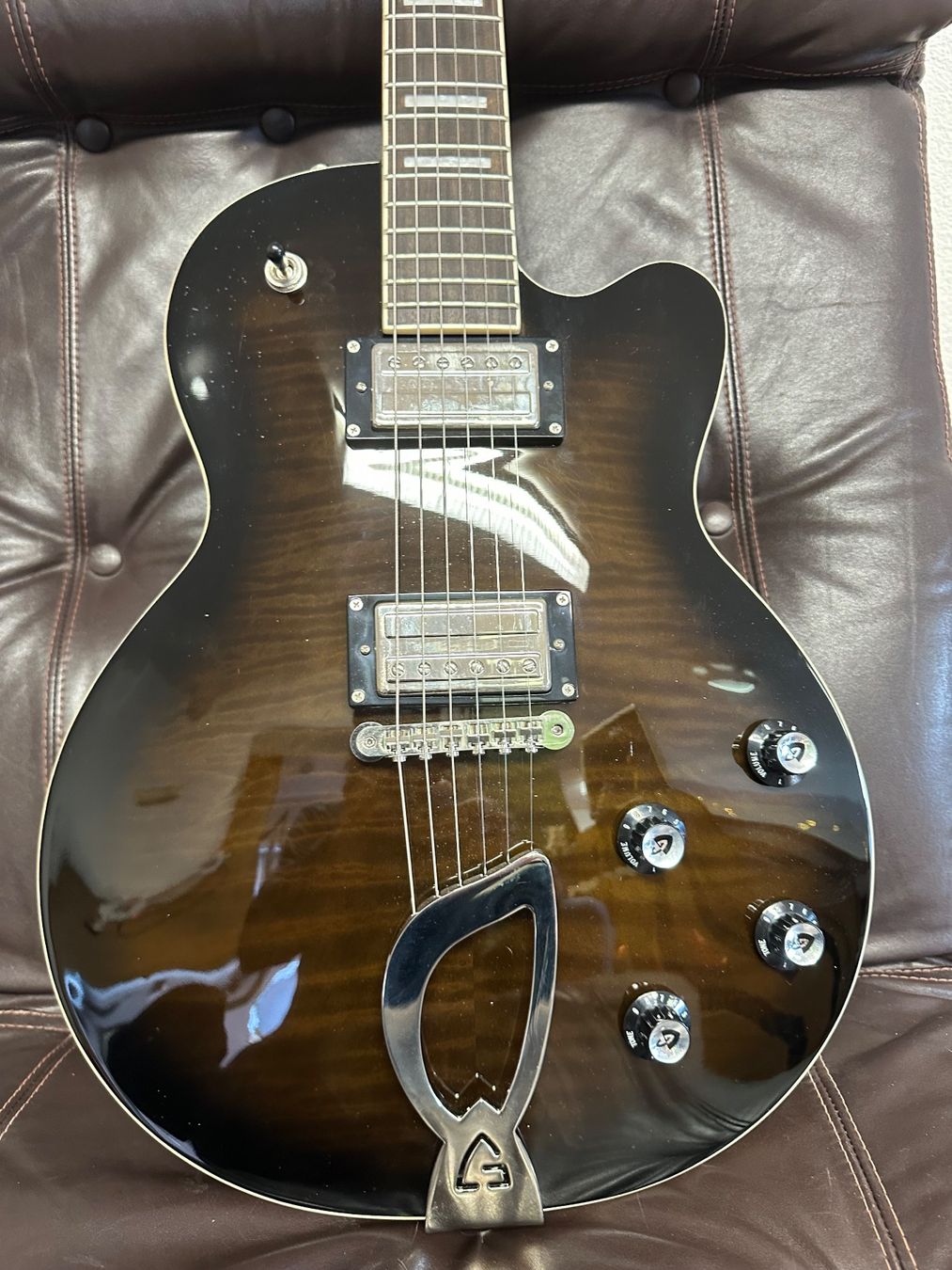 Guild Musikinstrumente: Guild Westerly Collection M-75 Aristocrat, Top Zustand – Gebraucht aus Tschierv von Screamingwolfguitars