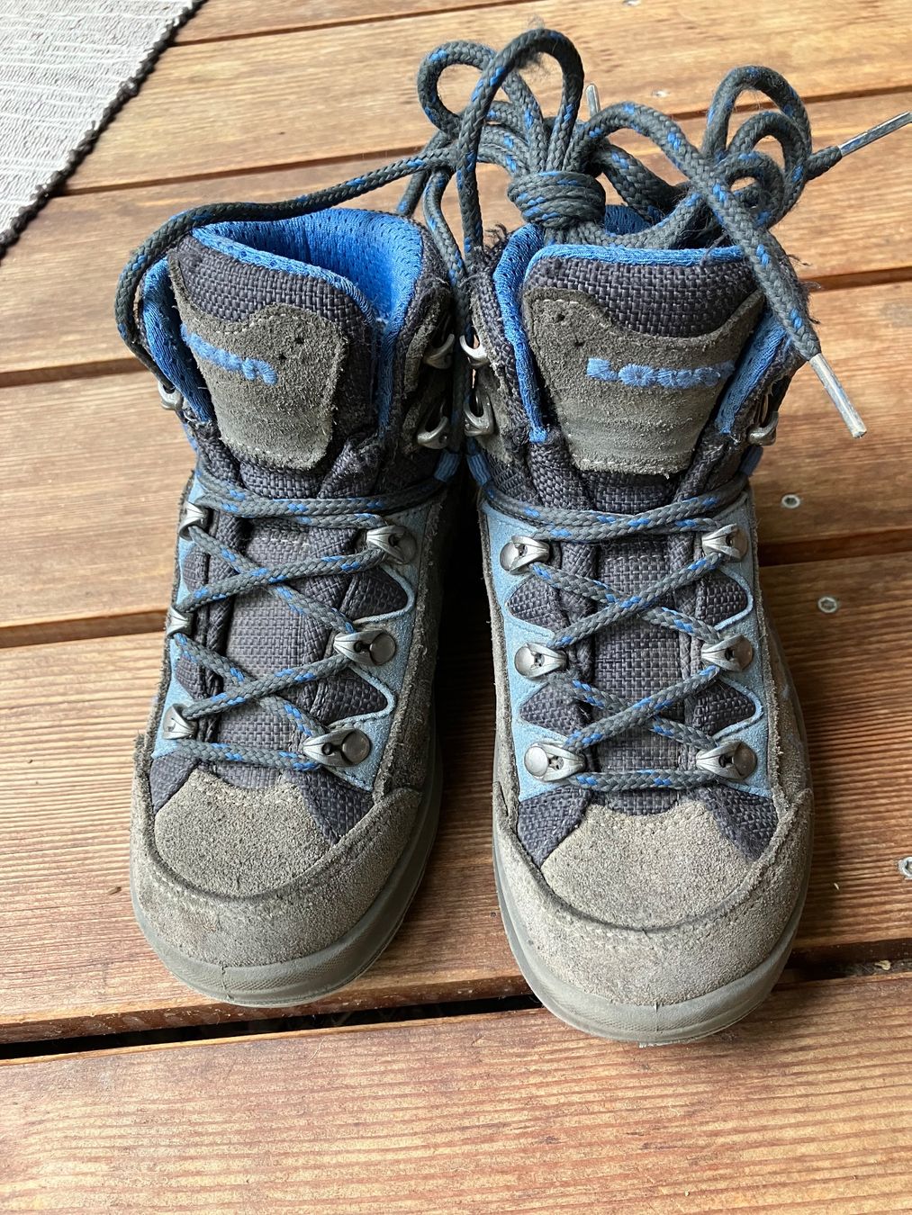 Lowa Scarpe per ragazzi: Lowa Kinderwanderschuhe Gr 27 – Usato da Basel venduto da nin_nlk9