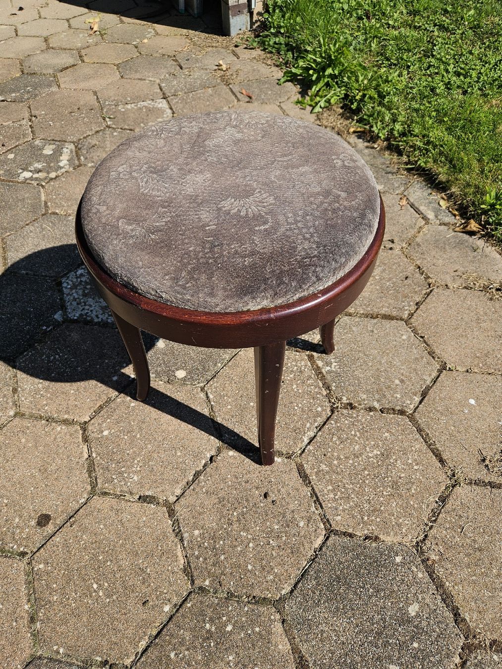 Sgabelli: Holzhocker mit Stoffbezug, Vintage – Usato da Detligen venduto da im.paradisli
