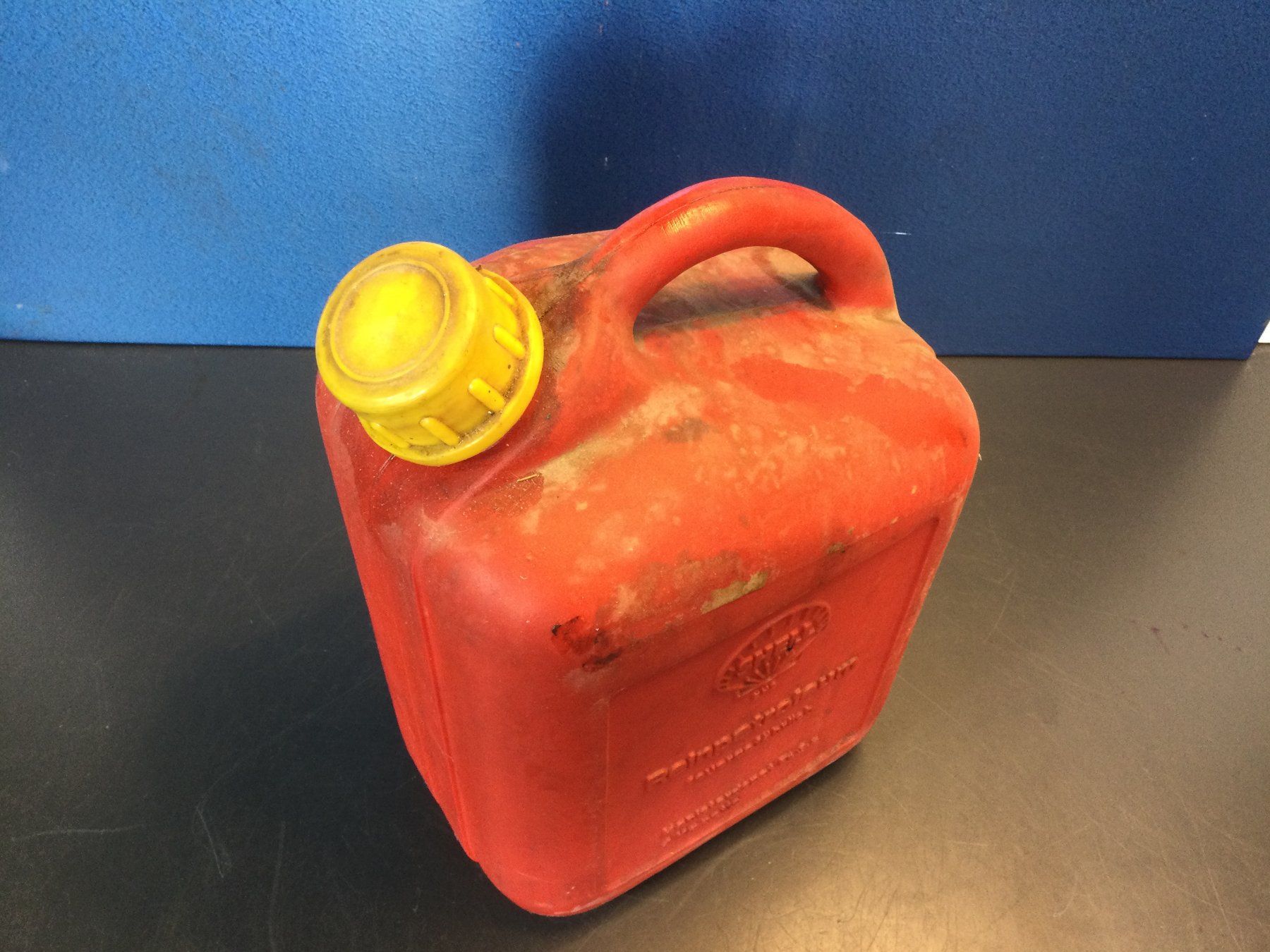 Shell Insegne: Alter Shell Reinpetroleum Kanister – Usato da Wangen SZ venduto da kuriosum12 2