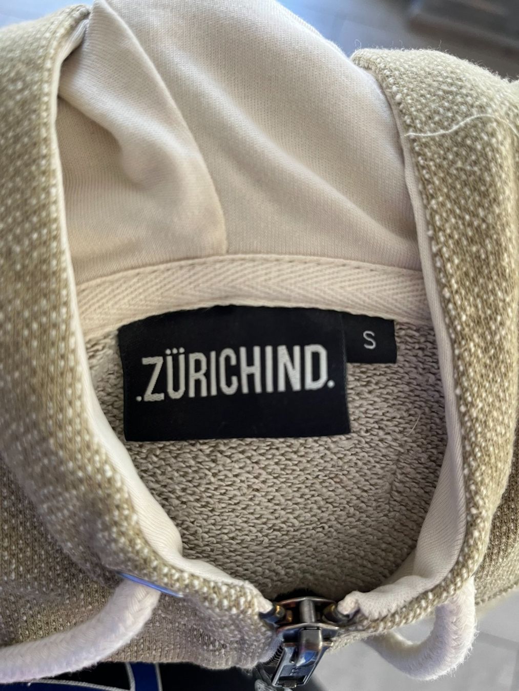 Giacche: ZÜRICHIND Kapuzenjacke – Usato da Otelfingen venduto da Denis_ZH 2