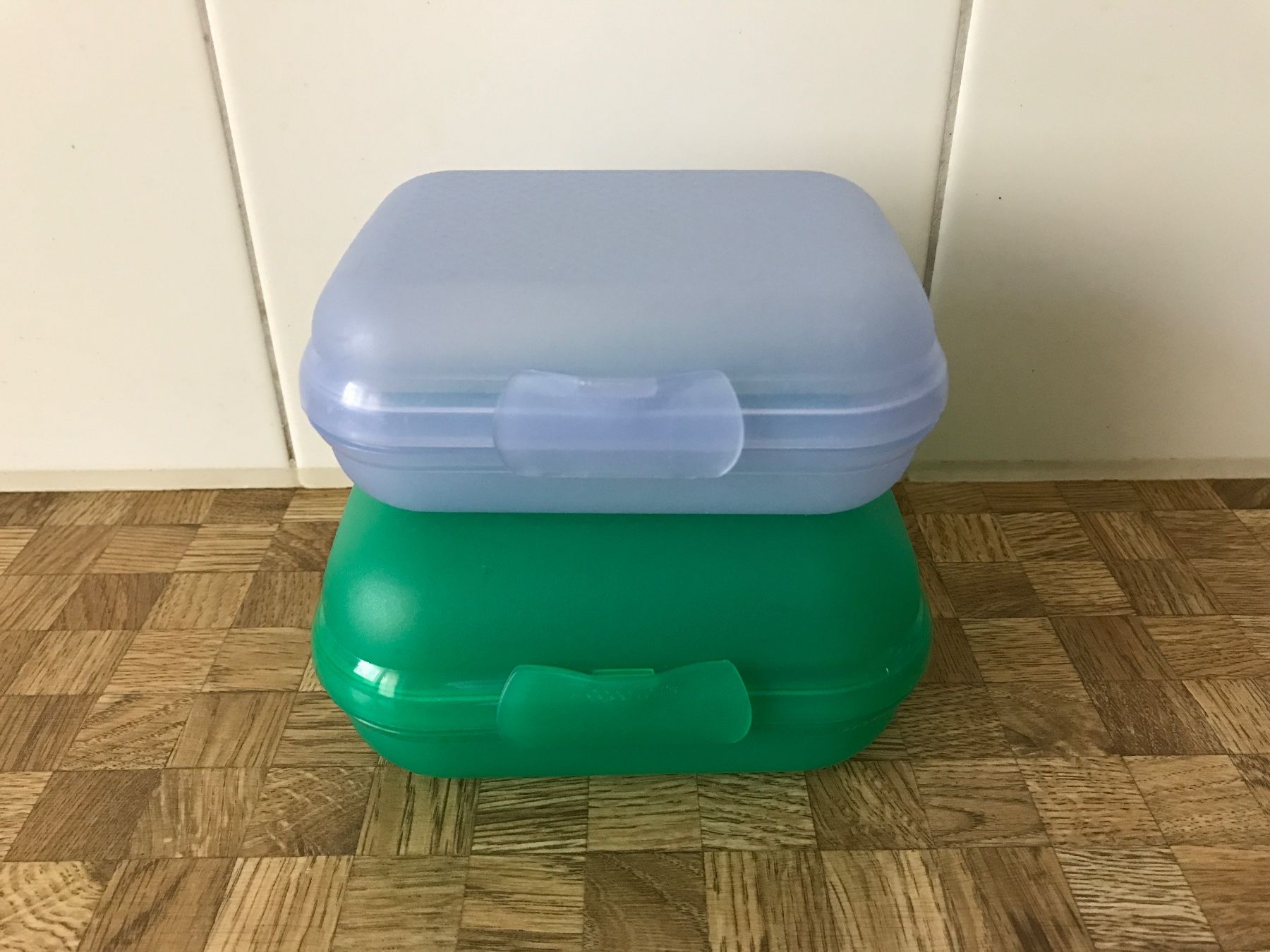 Tupperware Behälter & Ähnliches: Tupperware 2 Znüniböxli – Gebraucht aus Birmensdorf ZH von Hilhan