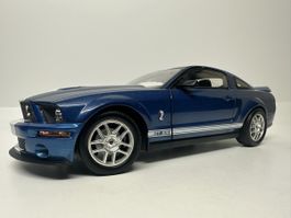 Shelby G.T.500 SVT 1:18, blau-weiss, Shelby Collectibles