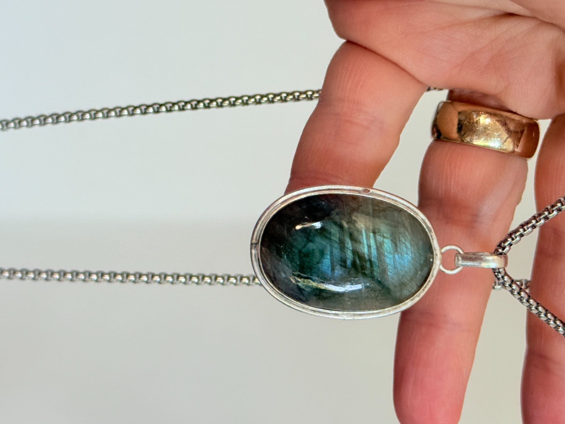 Ketten: Collier Labradorite - Élégance intemporelle! – Neu und originalverpackt aus Genève von AWWA 2