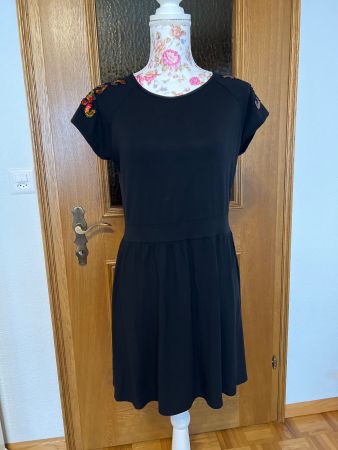 Schönes Sommerkleid, schwarz, Grösse S