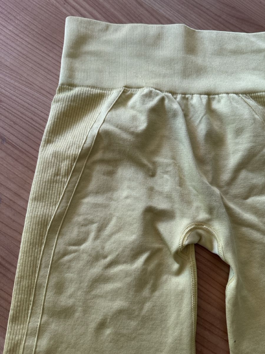 Arket Leggings: ARKET Short – Usato da illnau venduto da sapperlotti 3