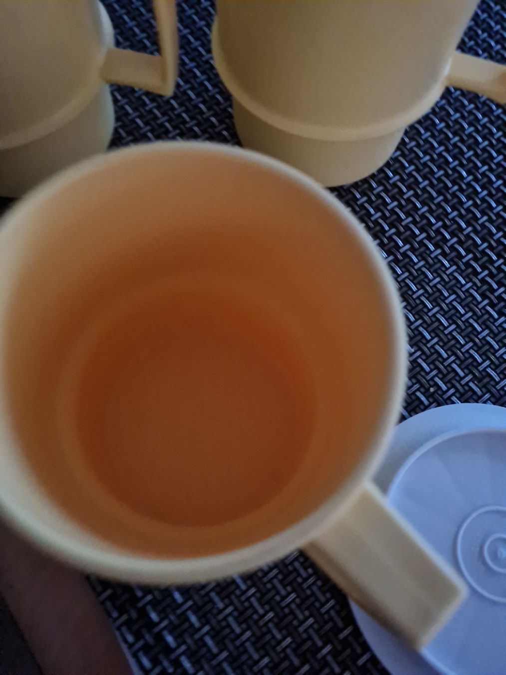 Tupperware Tassen: Tupperware 4Becher gelb mit Deckel neu – Neu (gemäss Beschreibung) aus Münsingen von Cuci31 2