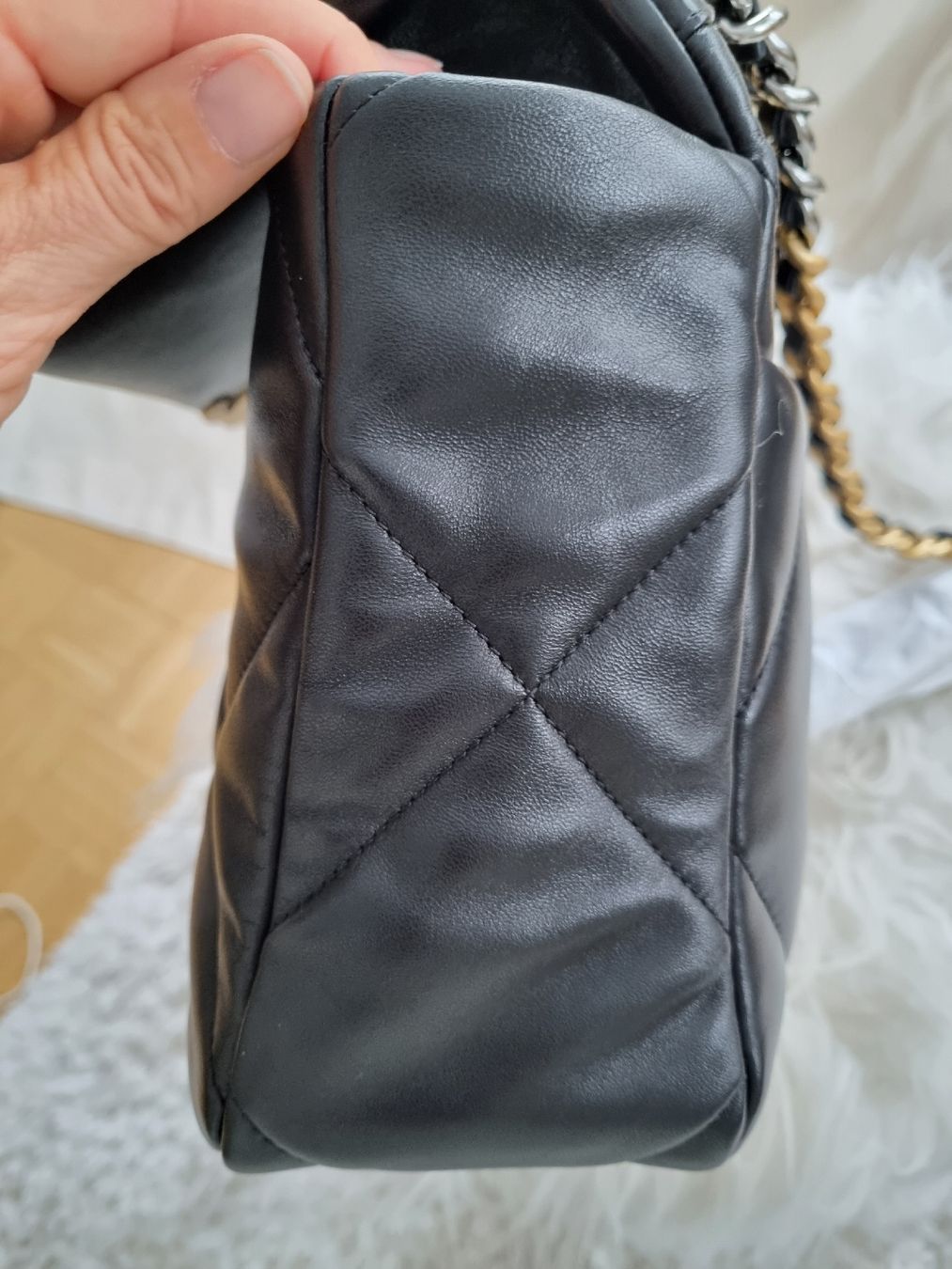 Chanel Taschen für Damen: Chanel 19 Neuwertig, Medium – Neu (gemäss Beschreibung) aus Basel von lioness71 5