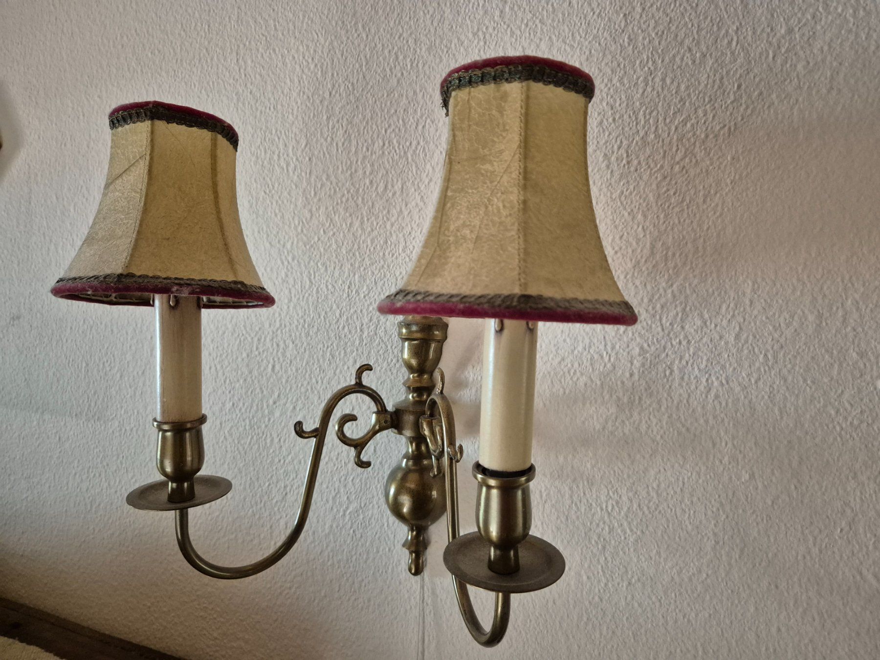 Lampade: Messing Wandlampe zweiflammig mit Schirmen – Usato da Steinach venduto da ACMO32O 2