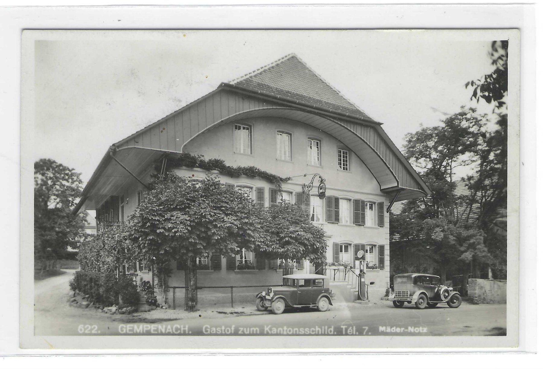 Cartes postales: 31.12,35Gempenach Gasthus z.Kantonsschild/Tanksäule+Oldtimer – D'occasion à Zürich par Hagliweg