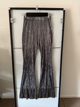 Vicolo Plissee Hose Silber Metallic Flare, Gr. S