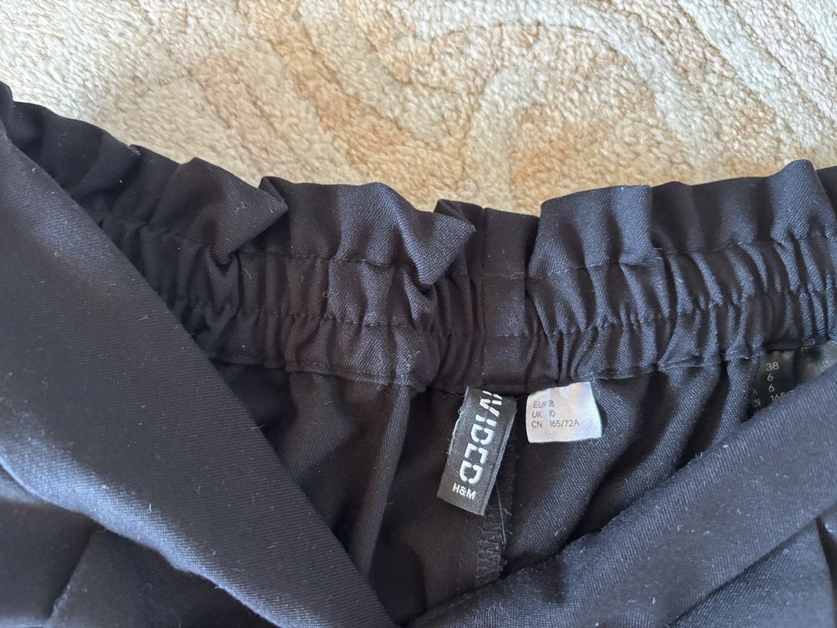 H&M Pantalons: Shorts – D'occasion à Eggersriet par car_w5cl 1