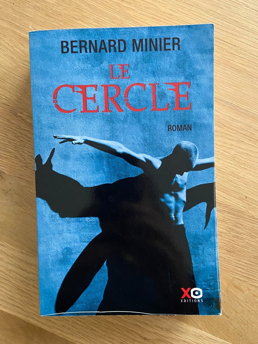Bücher: BERNARD MINIER / LE CERCLE – Gebraucht aus Corcelles-près-Payerne von 1562Comics