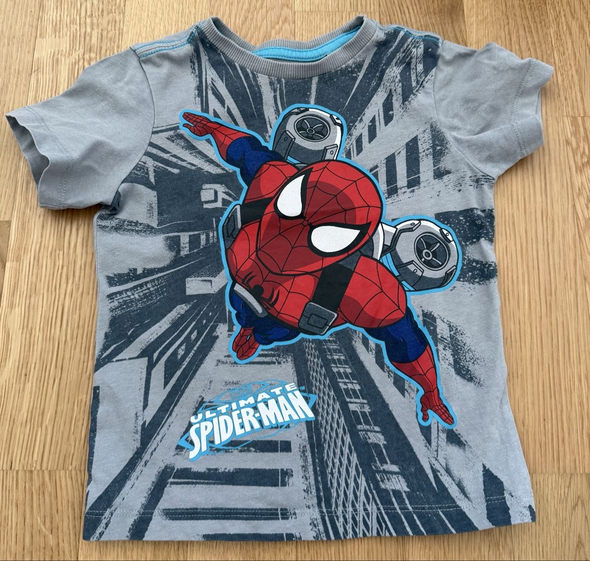 T-shirt: T-shirt Spiderman, taille 98 – Usato da Genève venduto da valmath