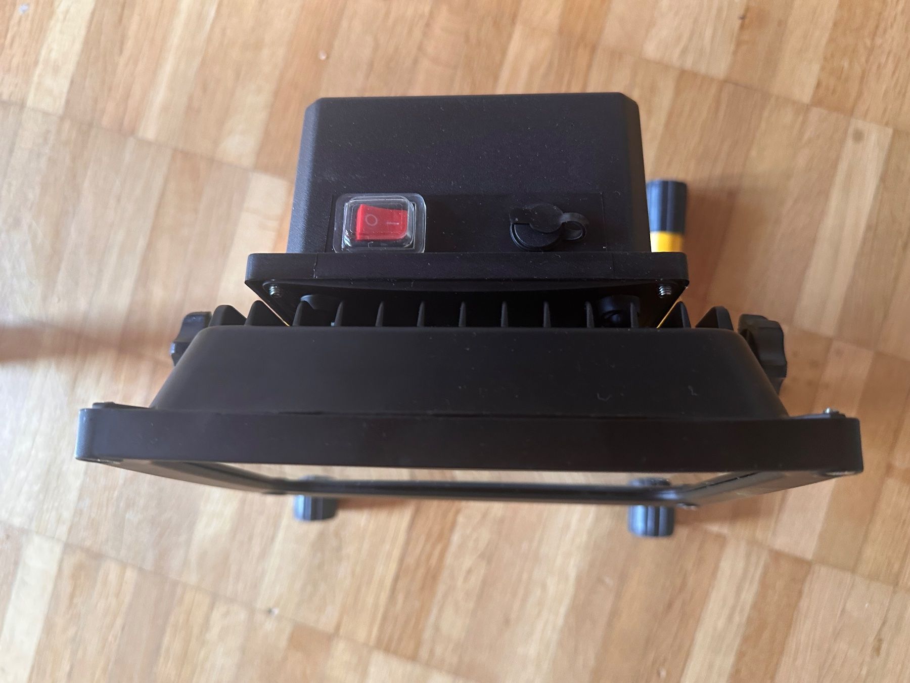 Scheinwerfer: Brandson Baustrahler mit Akku, 20W LED – Gebraucht aus Zürich von irina1994 1