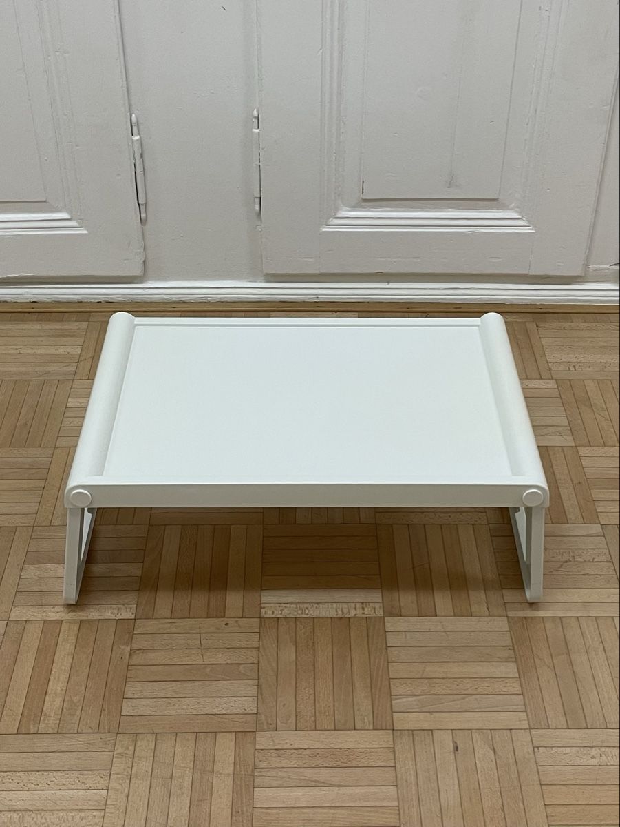 Guzzini Servierplatten: Vintage Folding Tray Guzzini Serviertablett mit Klappstützen – Gebraucht aus Zürich von Vintagewiesel 1