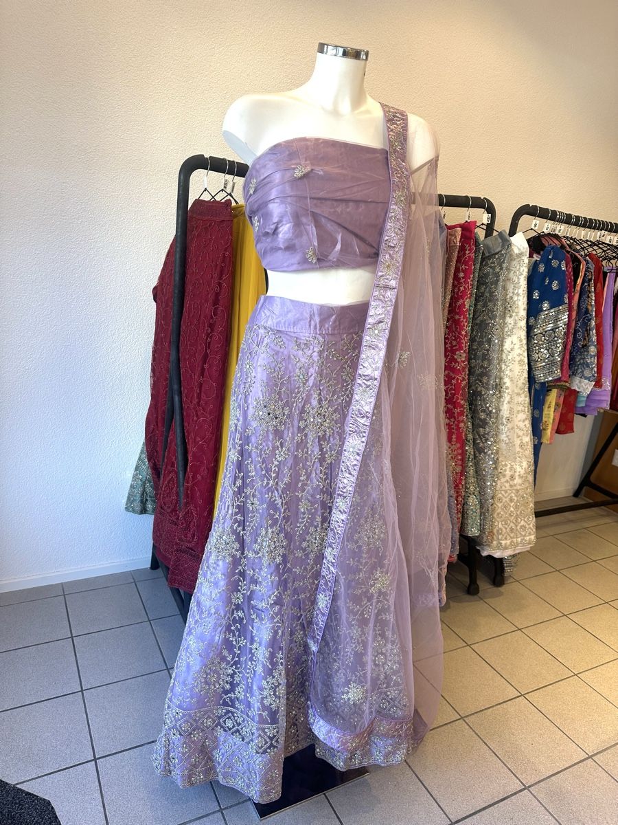 Vestiti: Bollywood Lehenga – Nuovo e nell'imballaggio originale da Burgdorf venduto da LittleNora